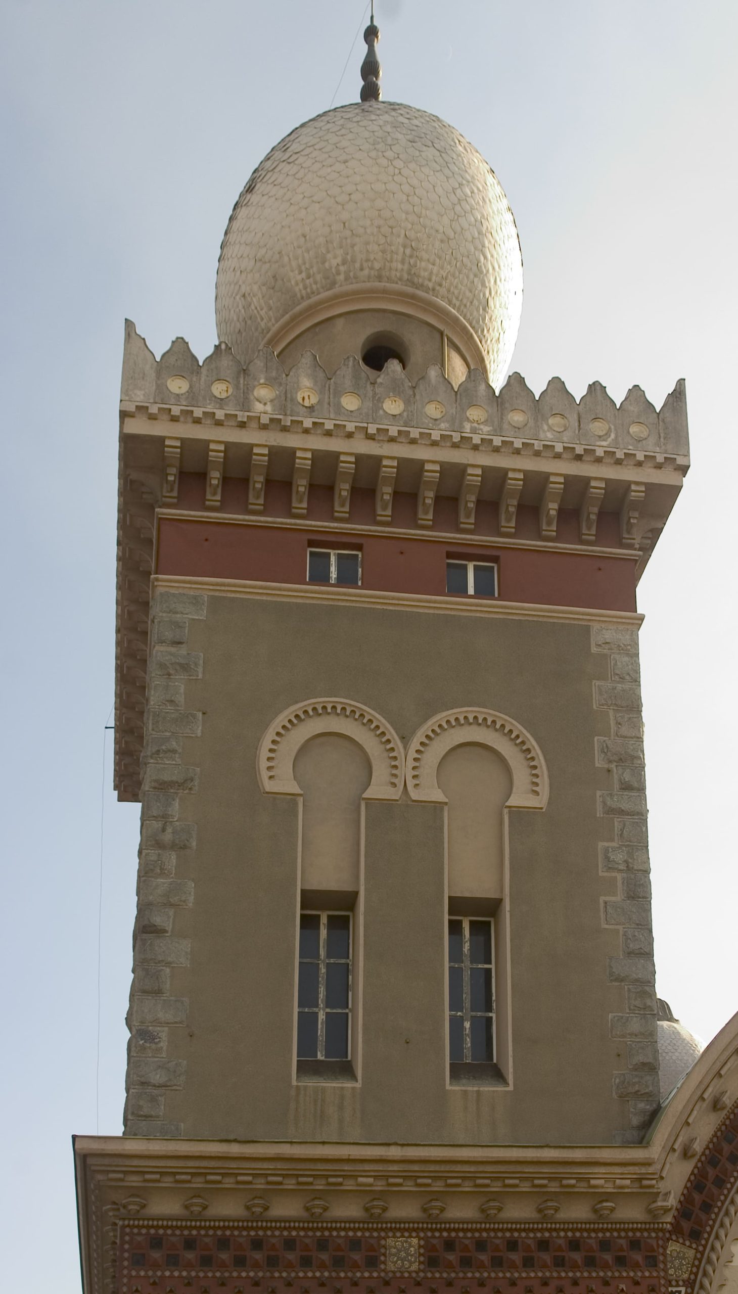 torre-sinagoga-torino Veduta di una delle torri della sinagoga di Torino