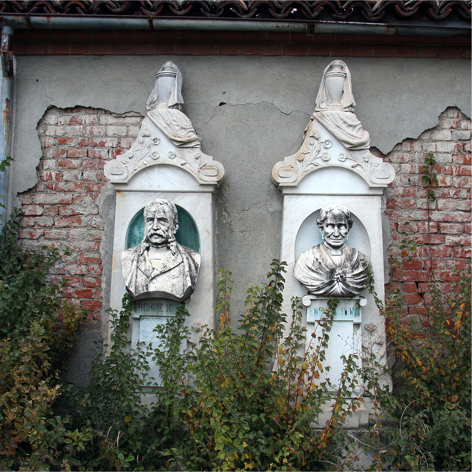 Alessandria-cimitero-02 Lapidi collocate all'interno del cimitero Alessandria