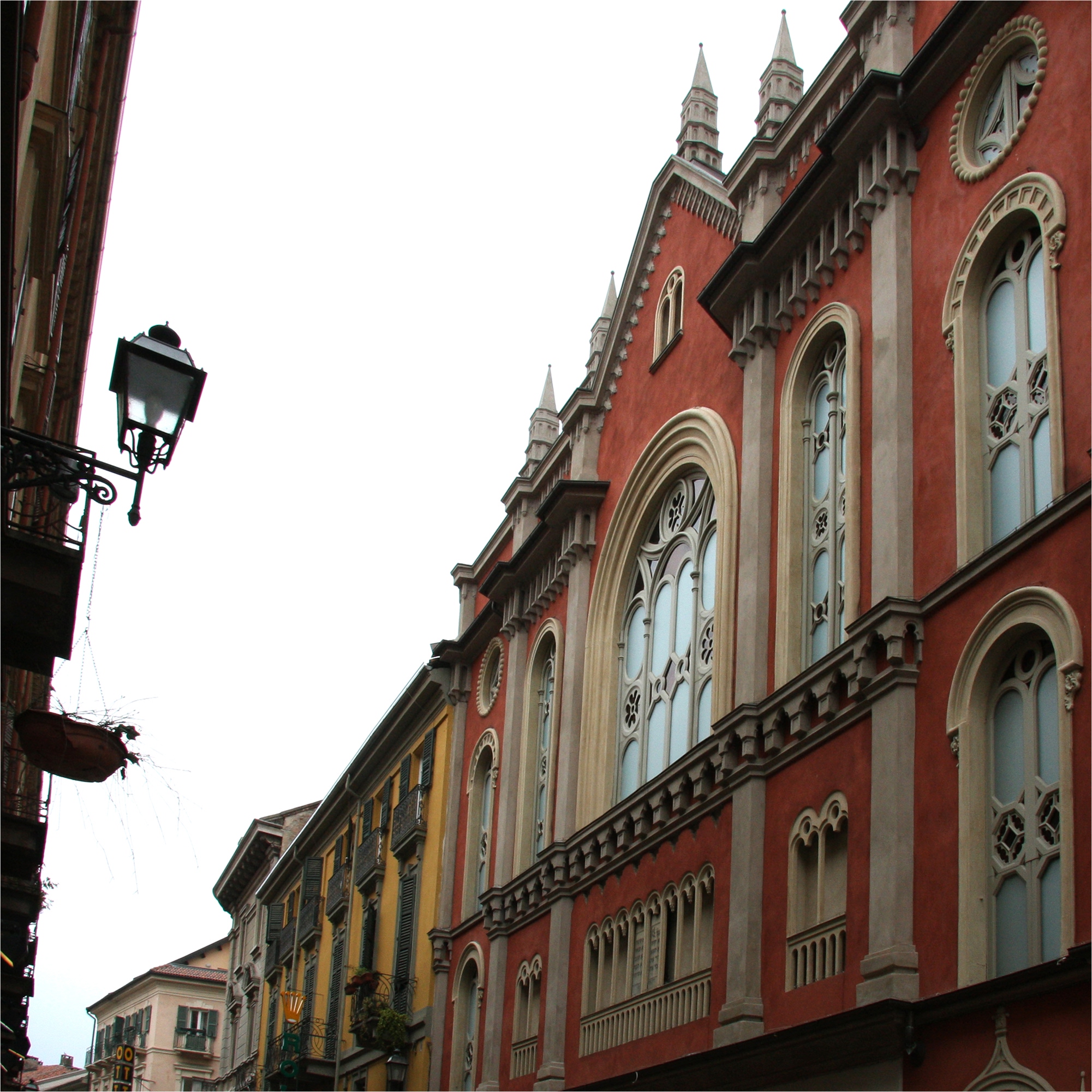 Alessandria-sito Veduta della facciata della sinagoga di Alessandria