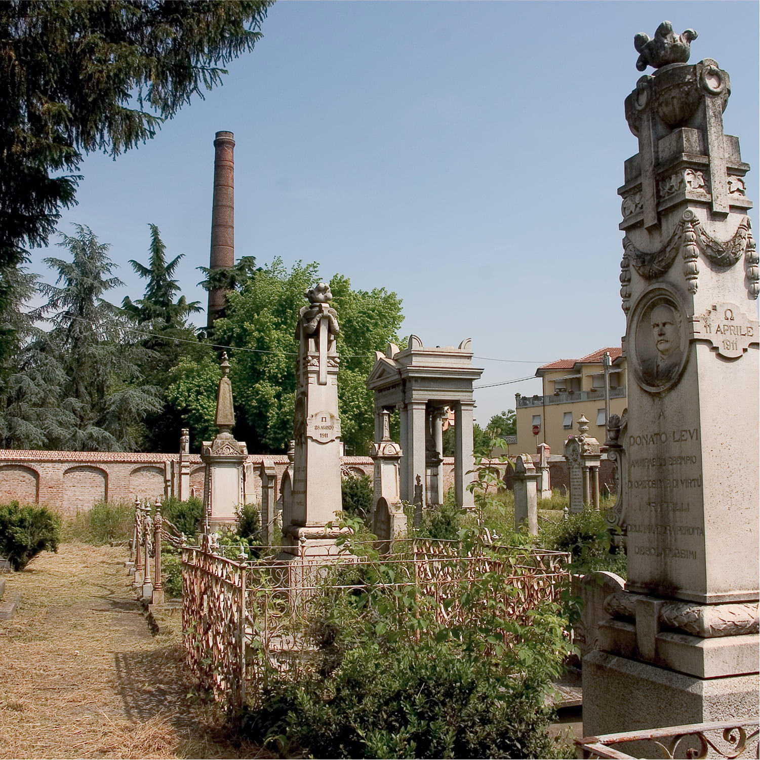 Asti-cimitero-02 Dettaglio delle lapidi ebraiche presenti nel cimitero di Asti