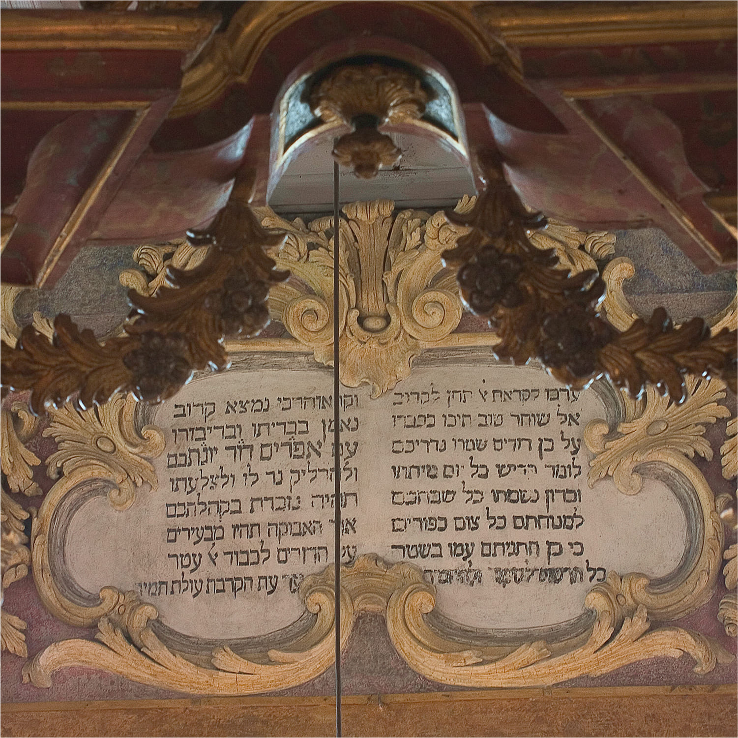 Carmagnola-sinagoga-01 Dettaglio dell'interno della sinagoga di Carmagnola