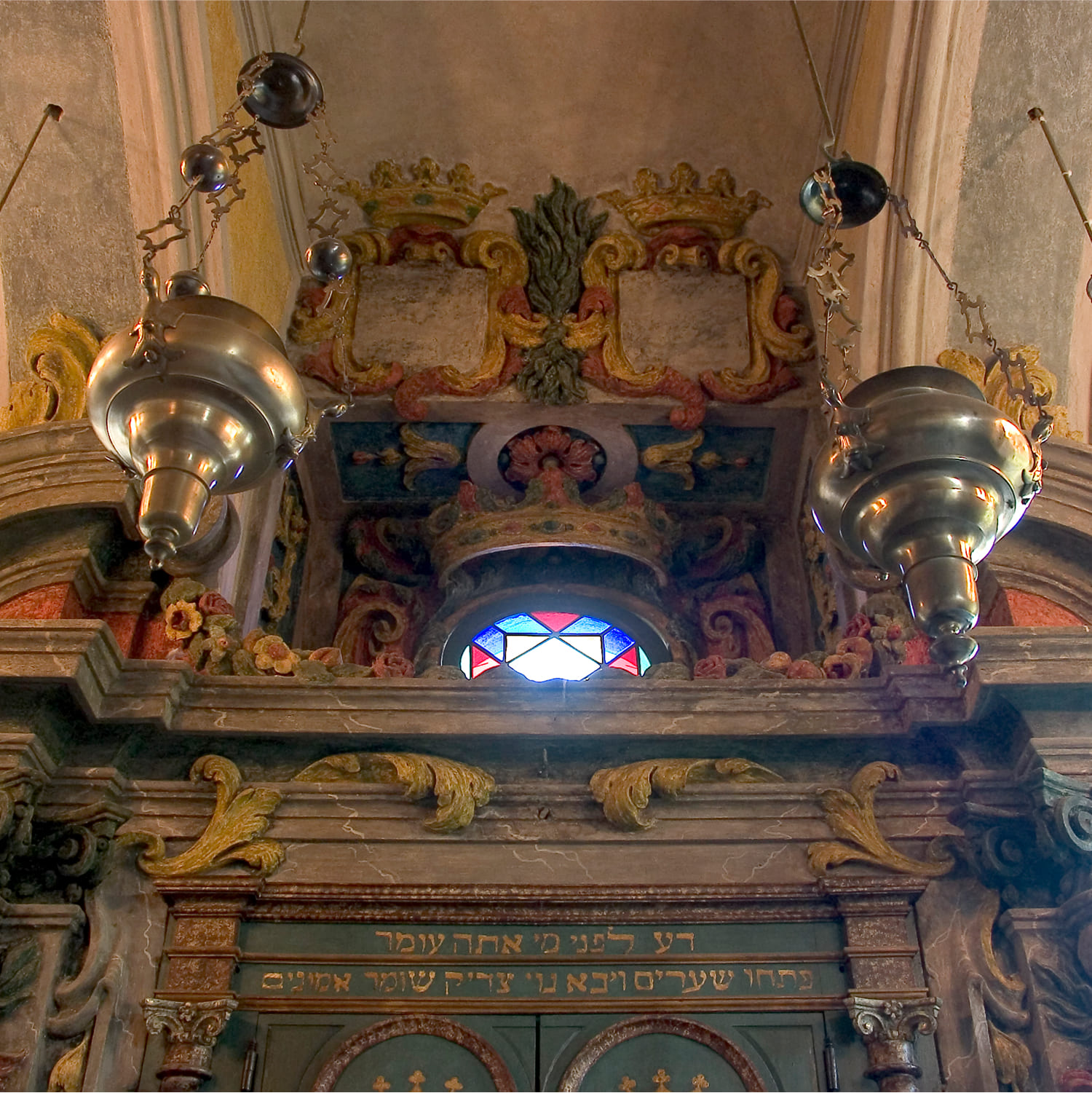 Cherasco-sinagoga-03 Dettaglio dell'interno della sinagoga di Cherasco