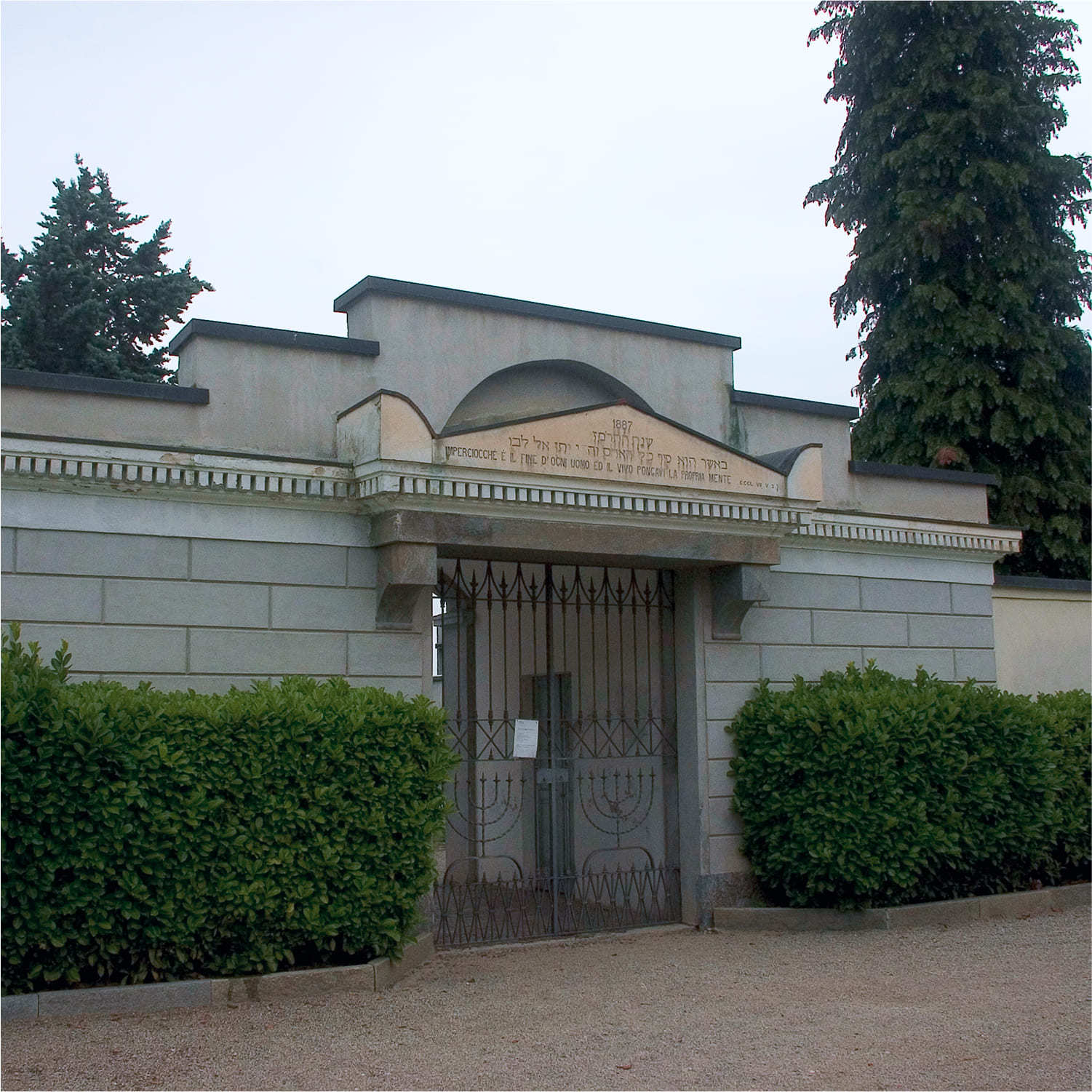 Cuneo-cimitero-01 Ingresso del cimitero di Cuneo, sezione ebraica
