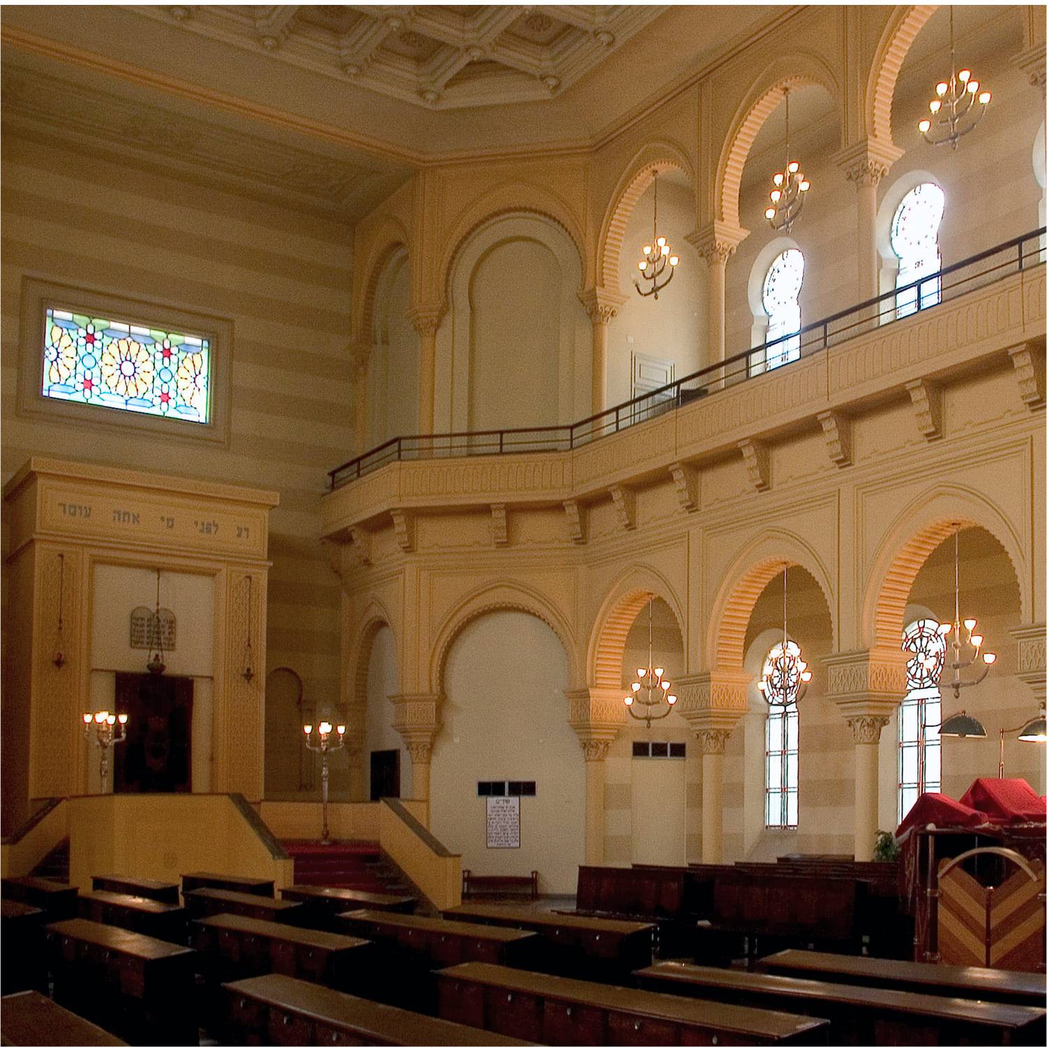 Torino-sinagoga-01 Dettaglio dell'interno del tempio grande della sinagoga di Torino